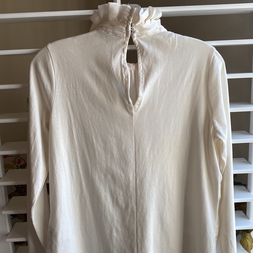 Banana Republic NWT cream blouse - Picture 3 of 4